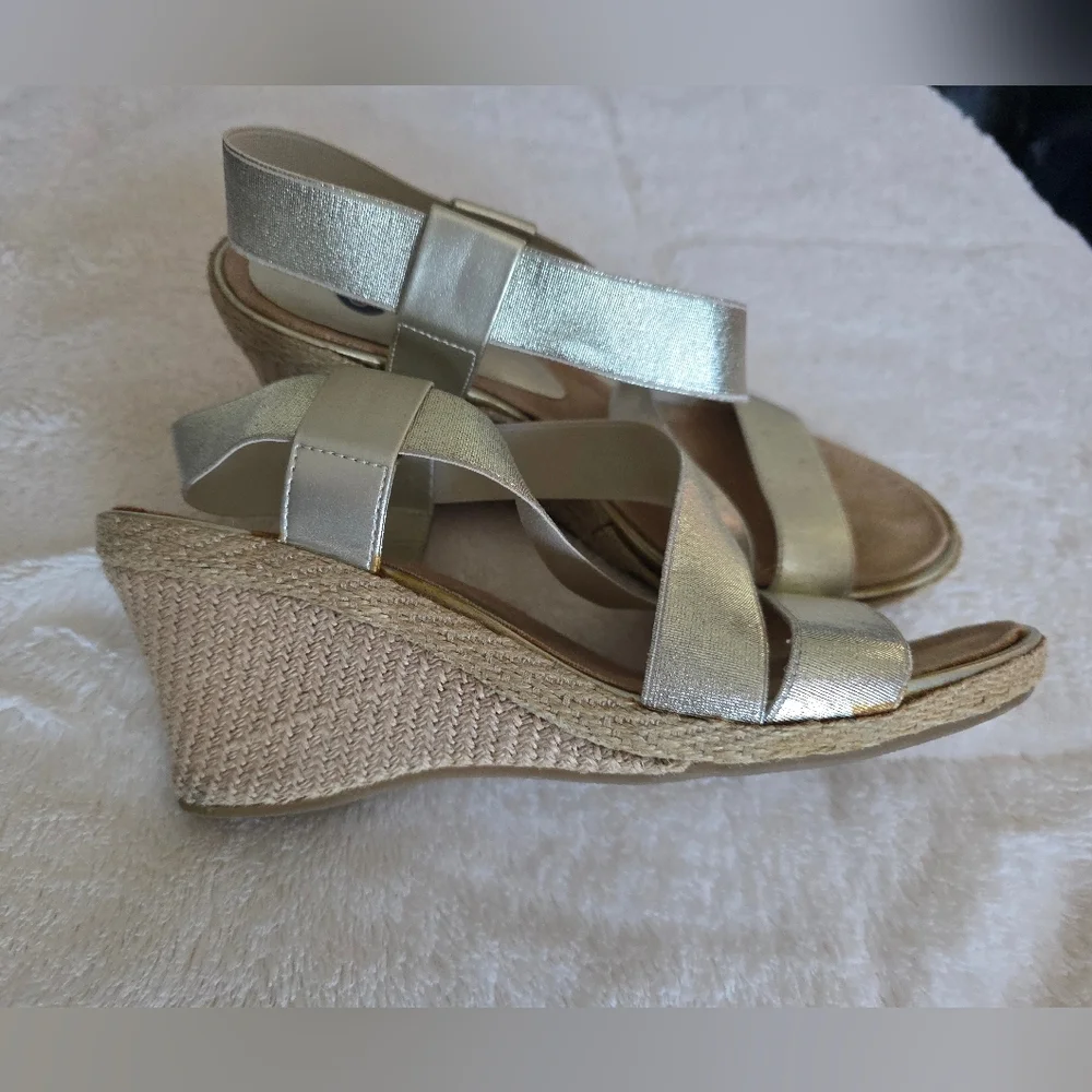 Comfortable Gold Strappy Wedge  Espadrille Sandals - Picture 4 of 9